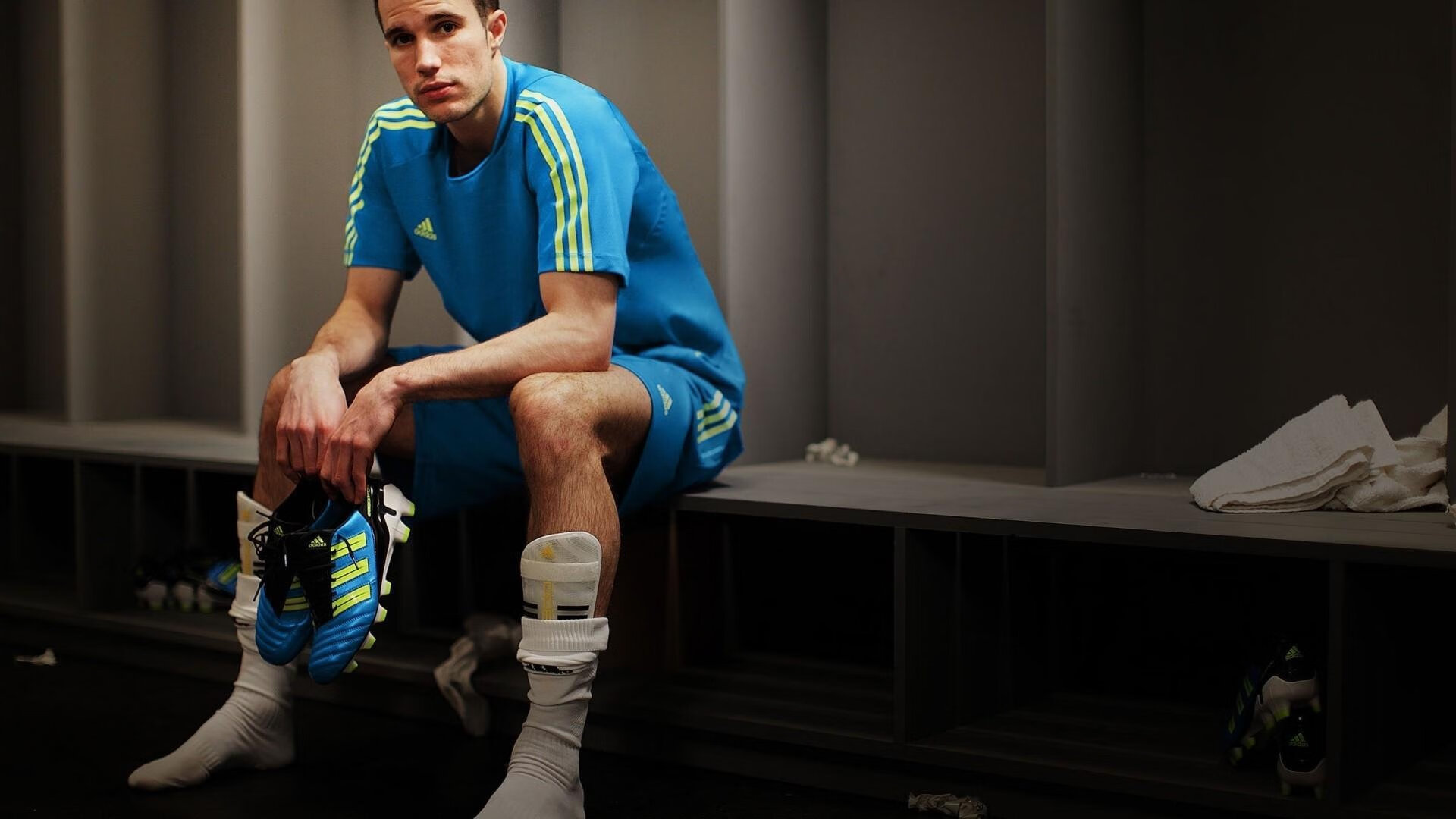 开云体育在线-2026世界杯G组关键战，西班牙2-1险胜智利，39岁吉鲁带队取胜抢头名